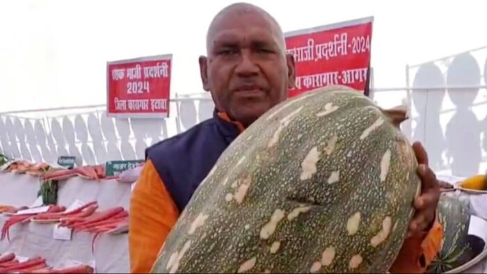 गोरखपुर जिले के एक प्रगतिशील किसान रामप्रीत मौर्य (Photo- Kisan Tak