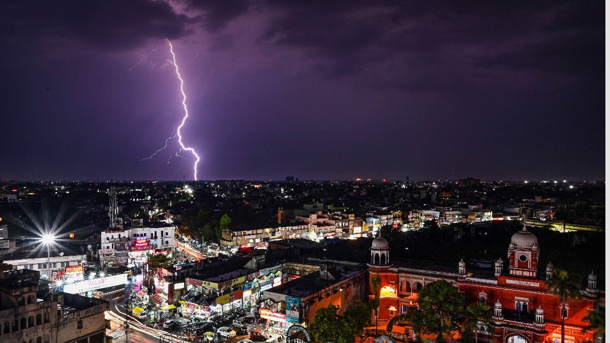 Jharkhand Weather: झारखंड में आज आंधी और वज्रपात को लेकर येलो अलर्ट जारी, इन जिलों में होगा असर