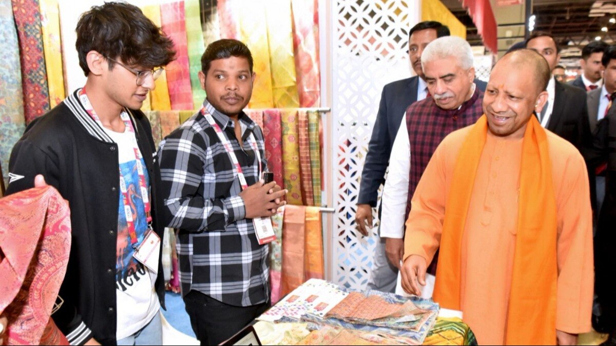 Bharat Tex 2024 में यूपी के शिल्पकारों की धूम, CM योगी बोले- कृषि के बाद सबसे ज्यादा रोजगार देने वाला सेक्टर है टेक्सटाइल