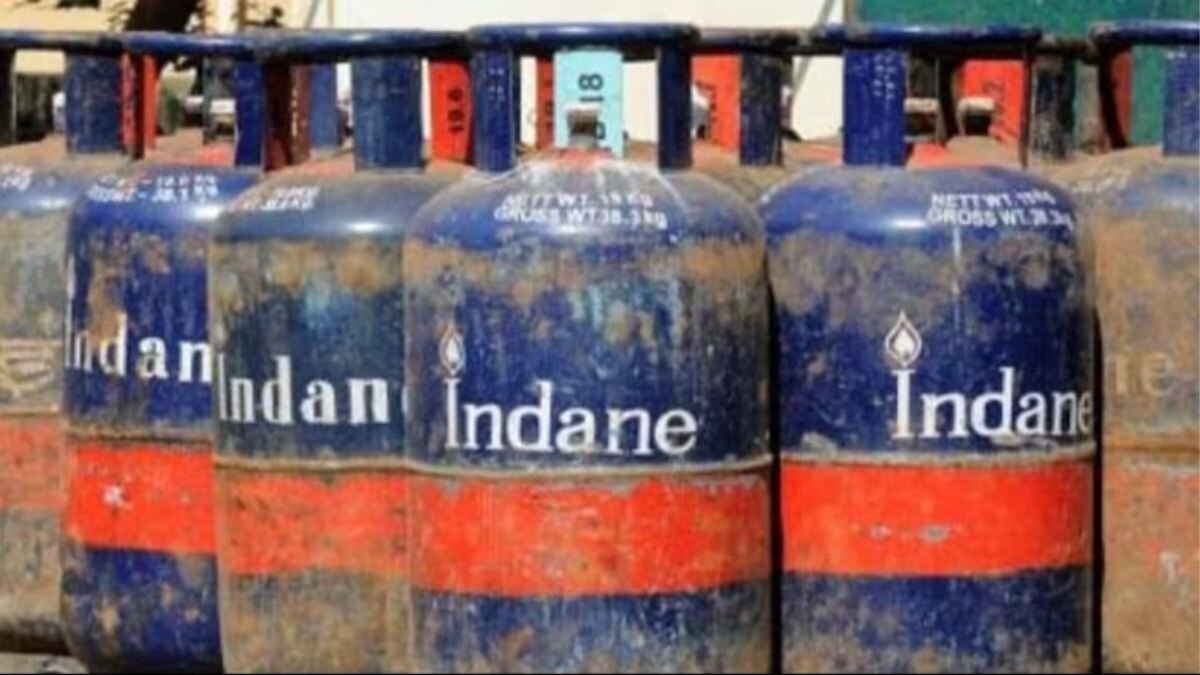 LPG Price Hike: मार्च के महीने में मंहगाई का झटका, इतनी बढ़ गई एलपीजी सिलेंडर की कीमत