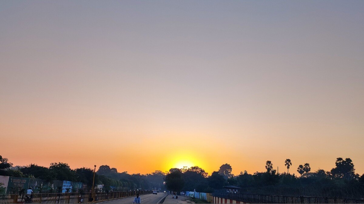 Up weather: यूपी में बारिश का दौर थमा, सर्द हवाओं के चलते तापमान में 5 डिग्री तक हुई गिरावट