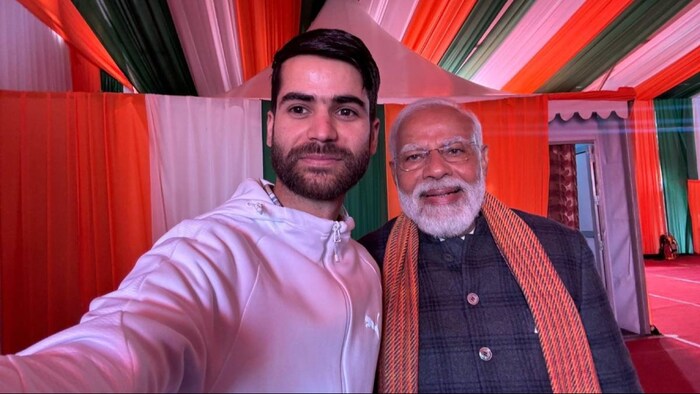 पीएम मोदी के साथ किसान नजीर