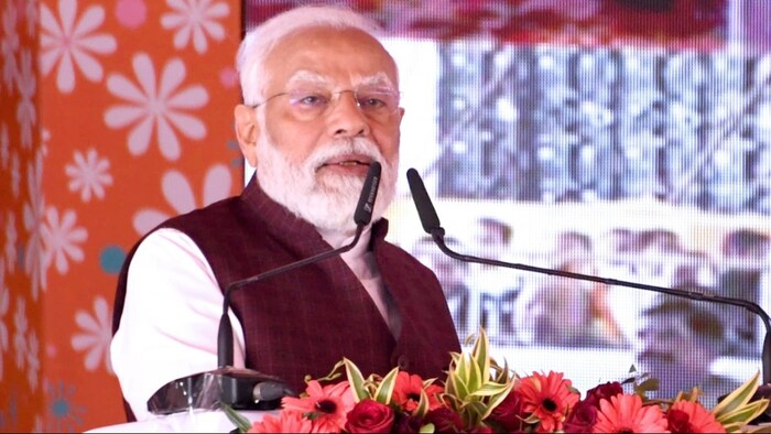 पीएम मोदी ने कहा- यूपी में पहले चीनी मिलों को कौड़ियों के दाम बेचा जाता था (Photo Credit- UPCM Social media team)