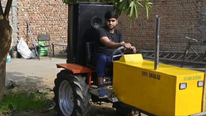 देसी जुगाड़ से बनाया इलेक्ट्रिक ट्रैक्टर