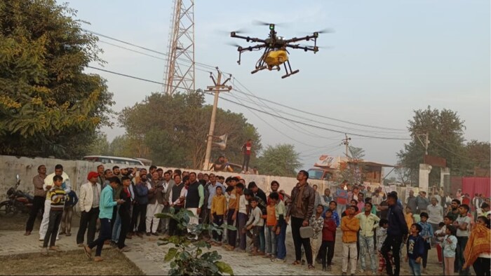 अब खेती के काम आ रहा ड्रोन (Photo- Kisan Tak)