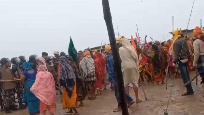 चौसा में किसानों पर पुलिस ने किया लाठीचार्ज, पुलिस, किसान दोनों हुए घायल