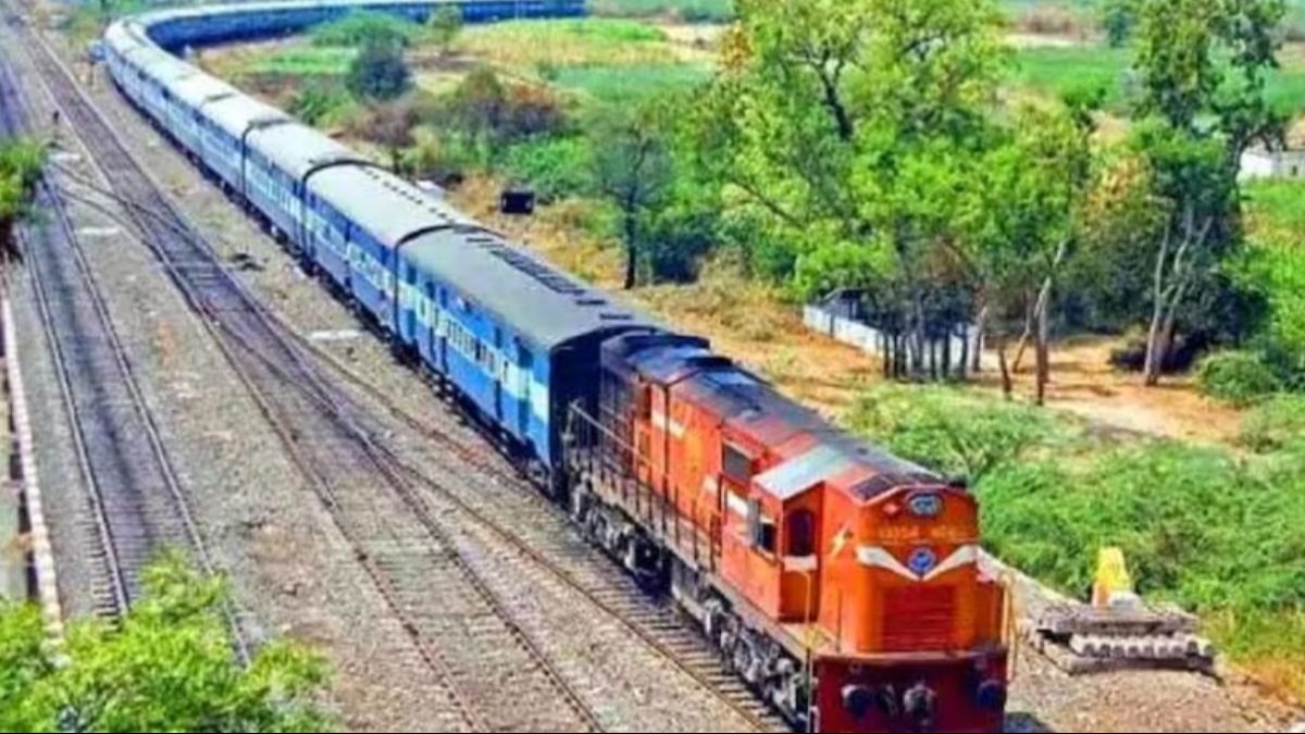 भारतीय रेलवे ने 1 अप्रैल से 27 जुलाई 2024 तक के लिए समर स्पेशल ट्रेन चलाने की घोषणा की है.