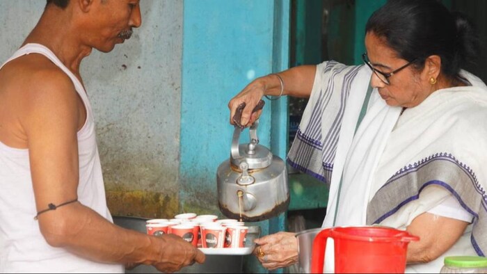 पश्चिम बंगाल की सीएम ममता बनर्जी का अलग अंदाज