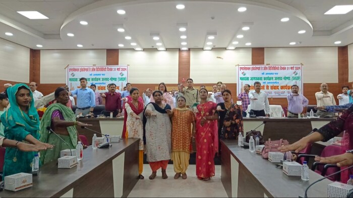 ट्रांसजेंडर कम्युनिटी का आम जनता से जुड़ाव (Photo- Kisan Tak)