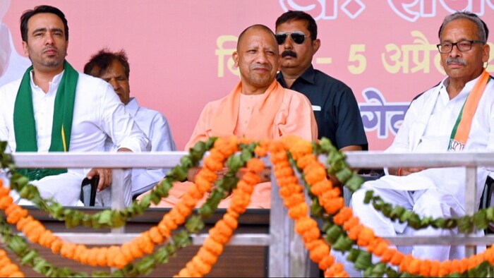 मुख्यमंत्री योगी आदित्यनाथ ने बागपत में विजय शंखनाद रैली को किया संबोधित.