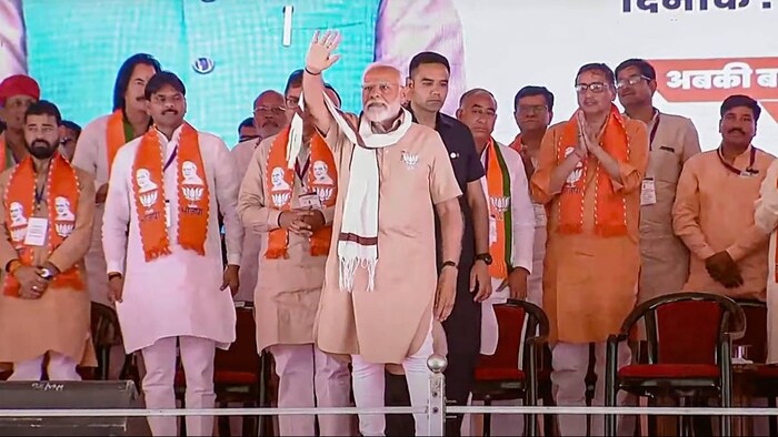 पीएम मोदी ने की कर्नाटक में बीजेपी कार्यकर्ताओं से बात