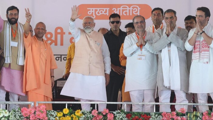 पीएम मोदी पश्चिमी यूपी से ही पूरे देश में सियासी पारा गरमाएंगे (File Photo)