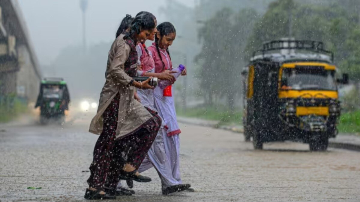 UP Weather: यूपी में आज से मिलेगी गर्मी से थोड़ी राहत, लखनऊ समेत इन जिलों में गरज-चमक के साथ बारिश की चेतावनी