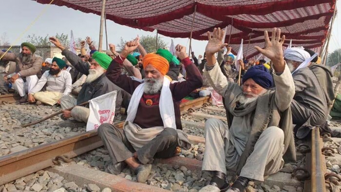 किसानों का रेल रोको आंदोलन का आज तीसरा दिन