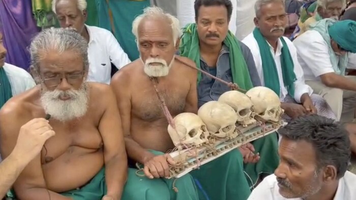 तमिलनाडु के किसानों ने किया प्रदर्शन