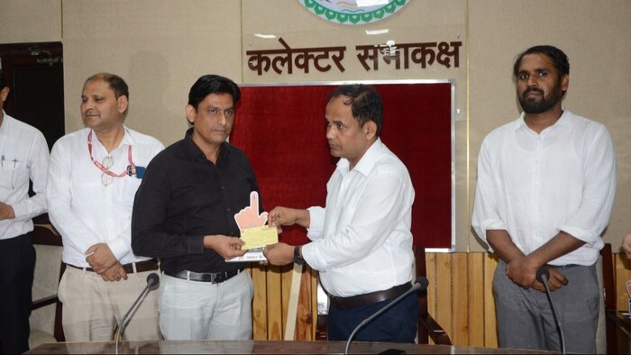 छत्तीसगढ़ में मतप्रतिशत बढ़ाने के लिए मॉल और अस्पतालों ने दिए आकर्षक ऑफर