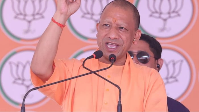 मुख्यमंत्री योगी आदित्यनाथ ने सपा और कांग्रेस गठबंधन पर साधा निशाना.