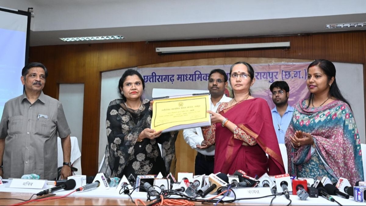 छत्तीसगढ़ में 10वीं और 12वीं के परीक्षा परिणाम में छात्राओं ने बाजी मारी