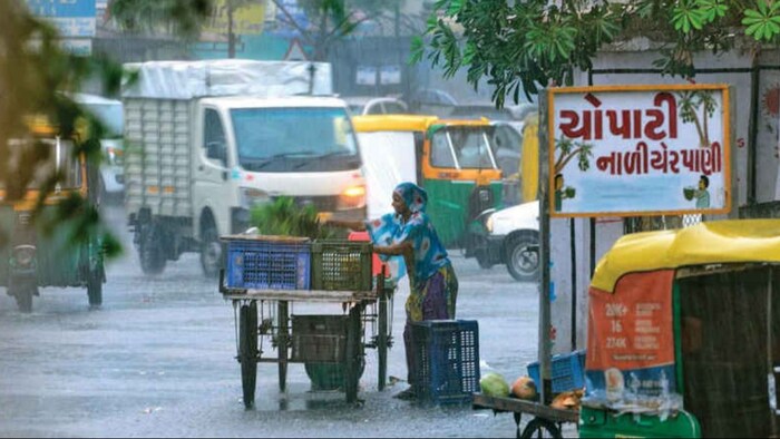 सूरत में बेमौसमी बारिश से किसानों को नुकसान