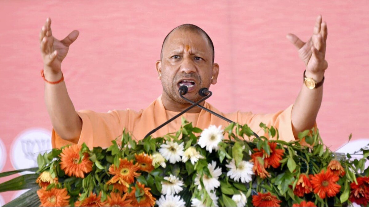 मुख्यमंत्री योगी आदित्यनाथ ने बलरामपुर के उतरौला के गोंडा लोकसभा क्षेत्र में जनसभा को किया संबोधित