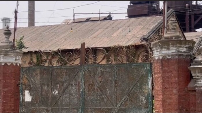 मोतिहारी चीनी के कर्मचारी और किसान अपने पैसे के इंतजार में नजरें गड़ाए हुए