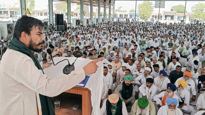 किसान बोले- सरकार ने कंपनियों के 14 लाख 56 हजार करोड़ का कर्ज माफ किया है.