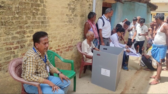 चुनाव आयोग ने जारी किए मतदान प्रतिशत के आंकड़ें