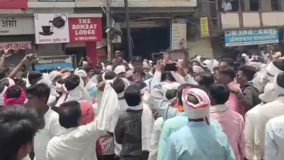 कपास का बीज चॉकलेट है क्या जो एक दिन में बना लेंगे, हंगामा कर रहे क‍िसानों को अध‍िकारी ने द‍िया जवाब