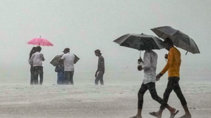 पूर्वोत्तर के कई इलाकों में फुहारों और हल्की बारिश के साथ मॉनसून ने एंट्री कर दी है.