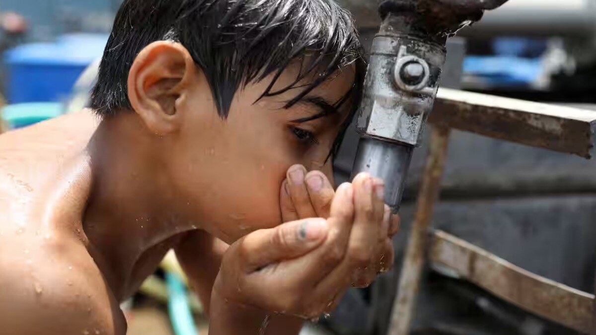 UP Weather News: यूपी में रोज टूटता गर्मी का रिकॉर्ड, लखनऊ में पारा 45℃ पार, जानिए कब होगी बारिश?