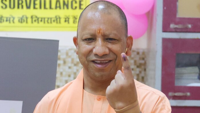 सीएम योगी ने सातवें चरण में मतदाताओं को जागरूक करते हुए कहा, लोक सभा चुनाव का आज सातवां चरण है.