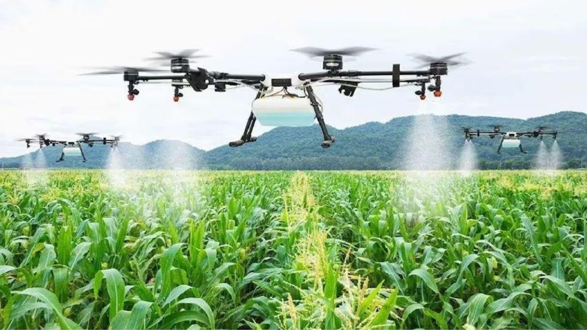 Agri Drone: यूरोपियन देशों में जलवा दिखाएगा एग्री ड्रोन विराज, एक बार चार्ज होने पर 4 एकड़ में करता है छिड़काव 