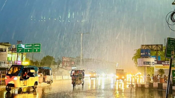 यूपी में बादल गरजने और बिजली गिरने की प्रबल संभावना (फोटो- किसान तक)