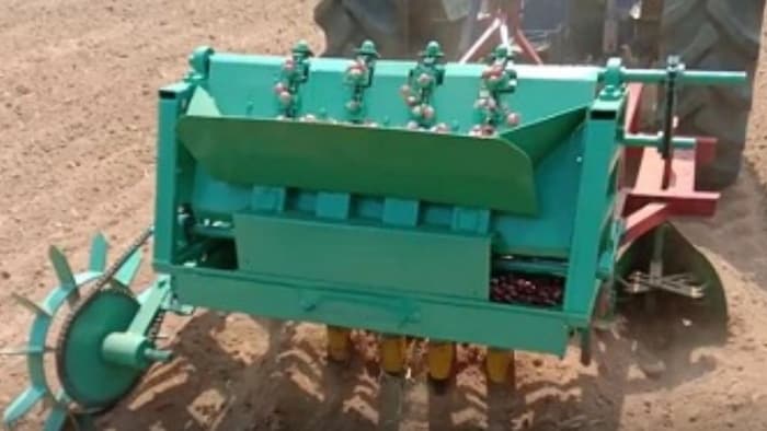 प्याज की सरल खेती के लिए करें इस मशीन का इस्तेमाल