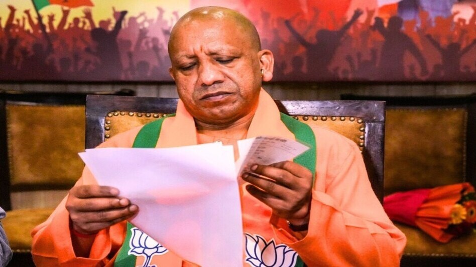 यूपी: किसान की शिकायत को नजरअंदाज करना एसडीएम को पड़ा भारी, सीएम ने किया निलंबित यूपी: किसान की शिकायत को नजरअंदाज करना एसडीएम को पड़ा भारी, सीएम ने किया निलंबित
