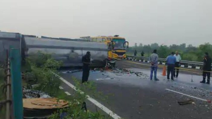 सड़क हादसे में हुई 18 की मौत