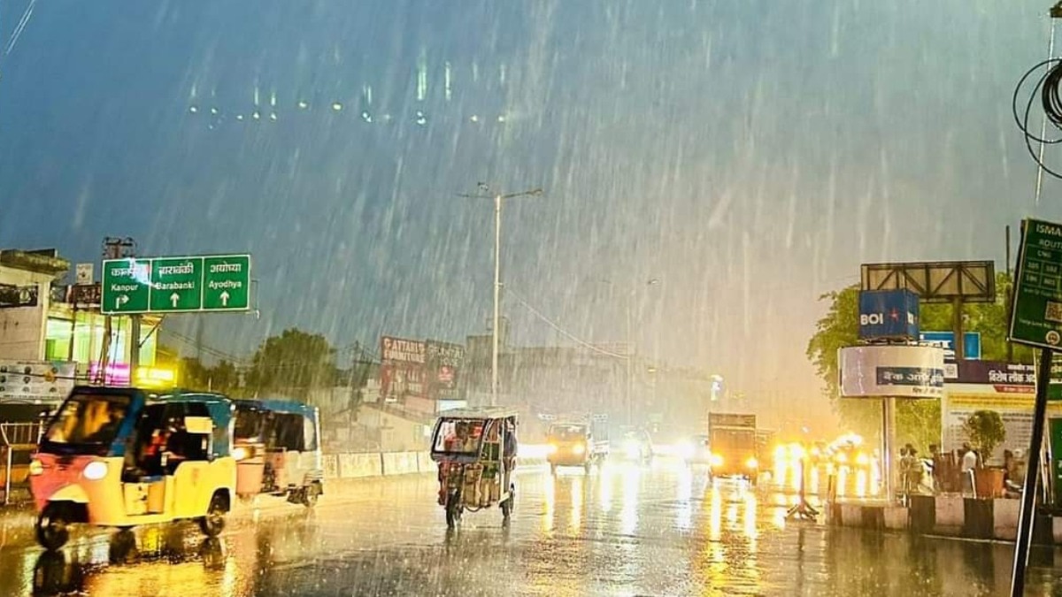 Heavy Rain Alert: यूपी के कई जिलों में गरज-चमक के साथ भारी बारिश की  चेतावनी, मौसम विभाग ने जारी किया अलर्ट - up weather today heavy rain with  thunder and lightning in