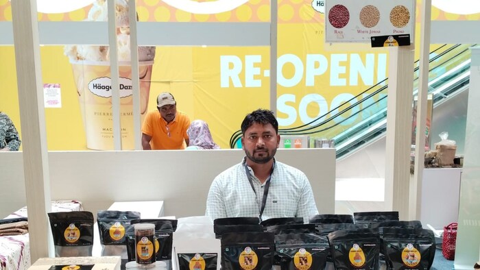 मिर्जापुर के रहने वाले किसान धर्मेंद्र मौर्या (Photo-Kisan Tak)