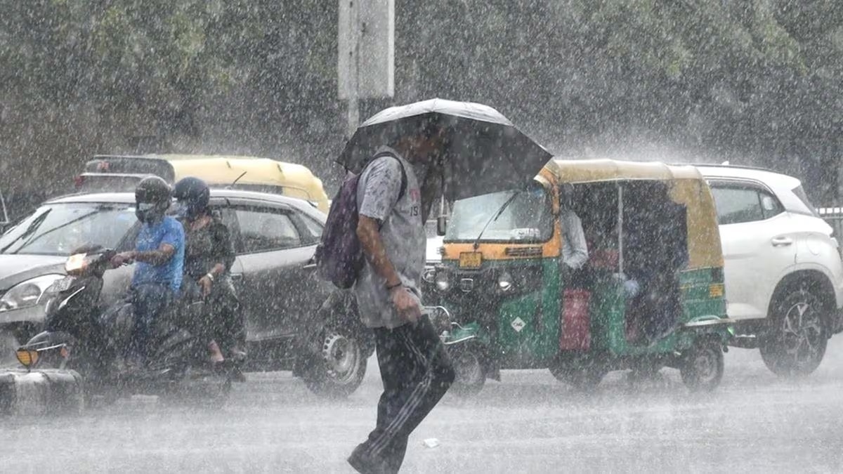 दिल्ली में झमाझम बारिश से लुढ़का तापमान, एनसीआर क्षेत्र में रुक-रुककर हो रही बारिश ने दिलाई उमस से राहत - Delhi Weather Delhi face Heavy rain from morning and NCR region ...