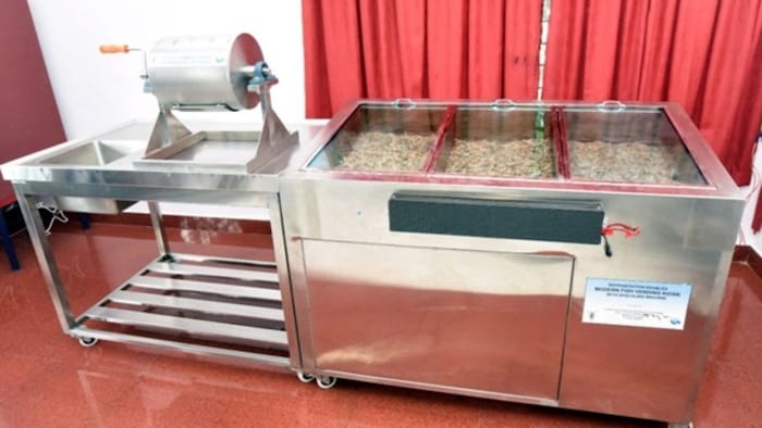 Refrigerated mobile fish vending Kiosk