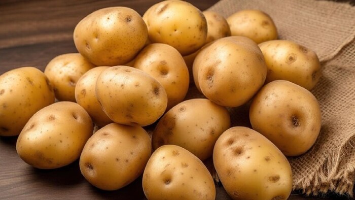 पश्चिम बंगाल की थोक मंडी में आलू दो सप्ताह के अंदर 16 फीसदी महंगा हुआ है.