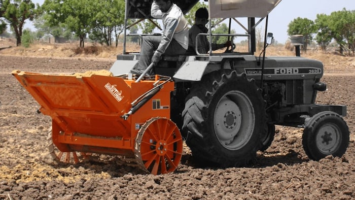 Compost Spreader Machine