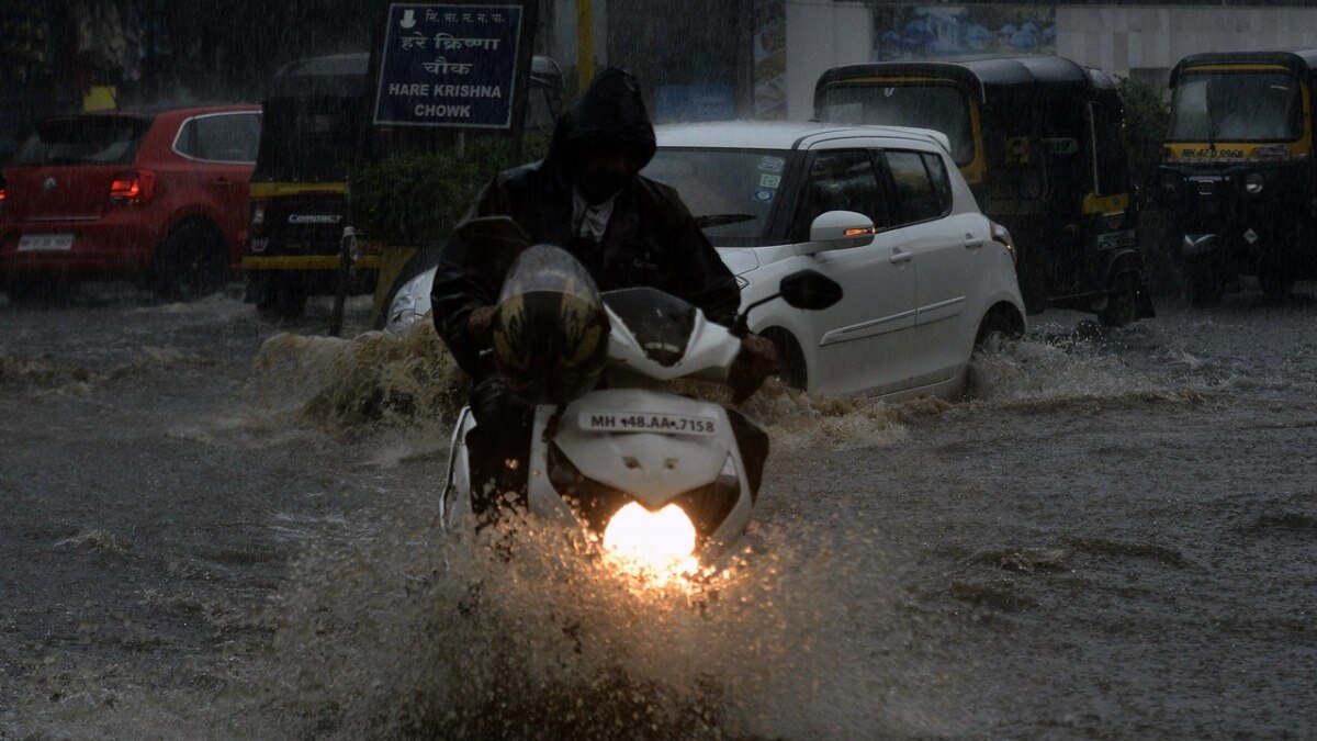 इन तीन राज्यों में भारी बारिश के आसार, बिजली गिरने की भी आशंका