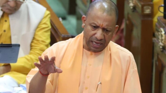 सीएम योगी ने कहा कि राजनीति में उन्हें कोई प्रतिष्ठा नहीं चाहिए.