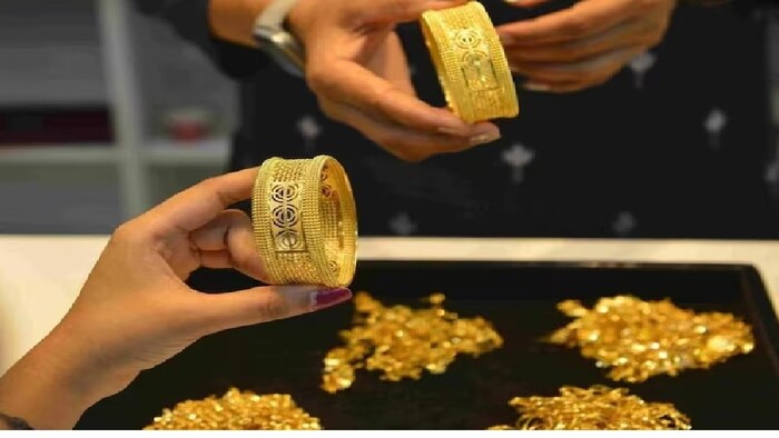 सोना खरीदते समय क्वालिटी की पहचान जरूरी है.