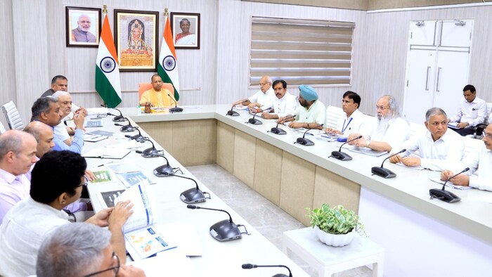 500 किसानों को सर्वोत्तम कृषि तकनीकी देखने के लिए विदेश भ्रमण भी कराया जाएगा (Photo-UP CM Media)