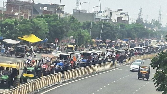 MSP समेत अन्य मुद्दों पर हजारों ट्रैक्टर लेकर जुटे किसान.