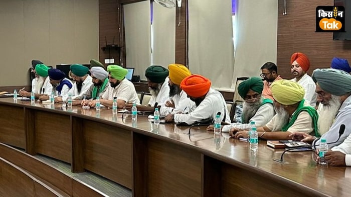 किसान नेताओं ने कहा कि जल्द से जल्द हरियाणा सरकार हमें रास्ता दे.