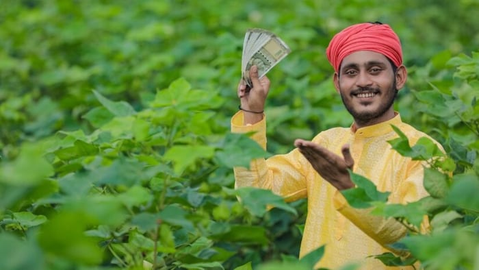 पात्र किसान परिवारों को सालाना 12,500 रुपये दिए जाते हैं.