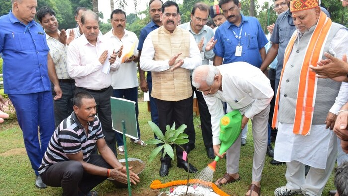 बिहार का वन क्षेत्र बहुत कम, तीस प्रतिशत से अधिक एरिया में वृक्ष लगाने की जरूरत: राज्यपाल आर्लेकर